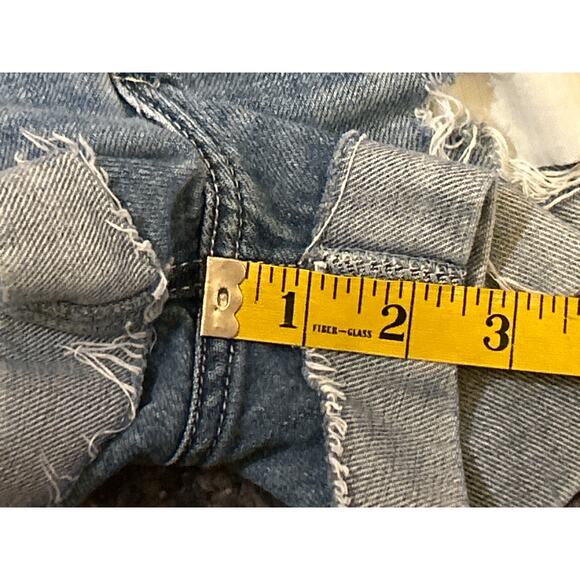 Hollister High Rise Mom Shorts 3" - Picture 4 of 6